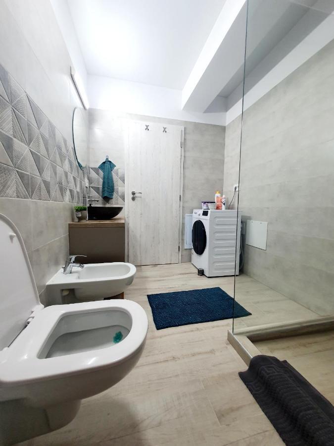 'Just Like Home' Apartment - With Private Parking Place Galaţi Eksteriør billede